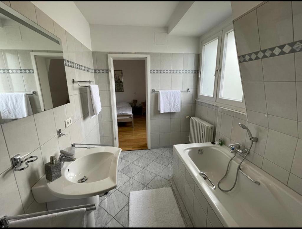 Luxury Rooftop Loft With River View 10Min To City Apartment Dusseldorf Bagian luar foto